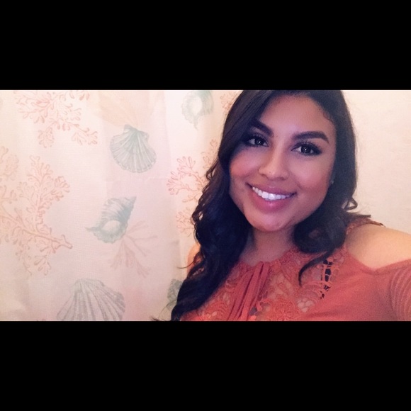 Meet your Posher, Sara - Picture 2 of 3